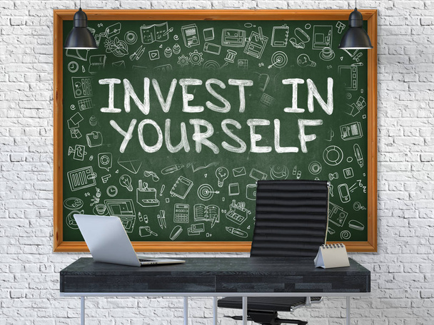 Hand Drawn Invest in Yourself no Office Chalkboard. 3D
. - Foto, Imagem