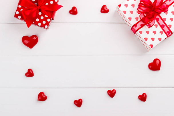 Red hearts and gift boxes - Foto, afbeelding