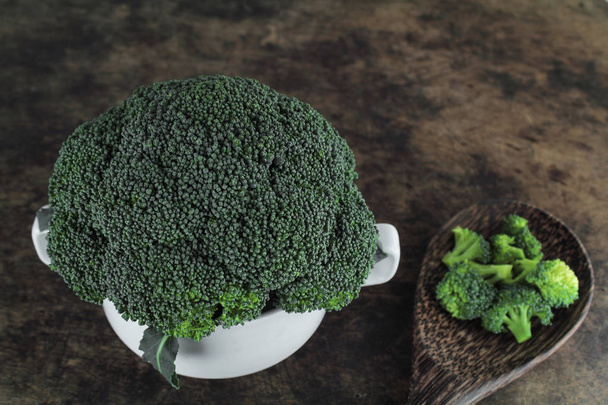 healthy green organic raw broccoli ready for cooking - Foto, Imagem
