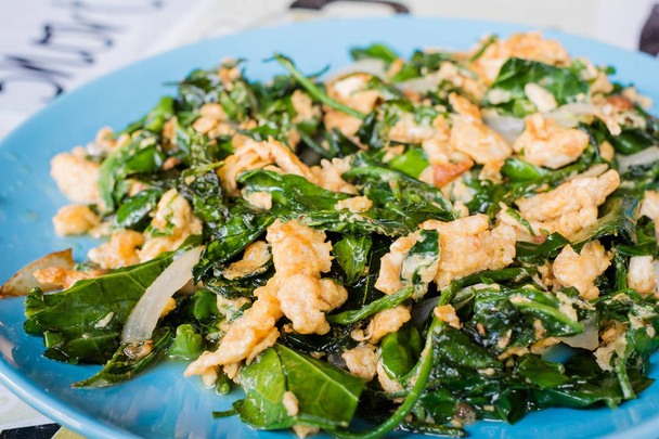Shaeng Da Pad Khai or vegetable stir-fried with eggs traditional - Фото, зображення