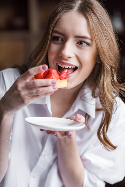 Woman with strawberry cake  - Fotoğraf, Görsel