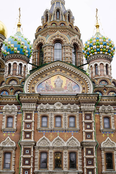 Фасад храма Спаса на Крови - очень известная достопримечательность Санкт-Петербурга, Россия
. - Фото, изображение