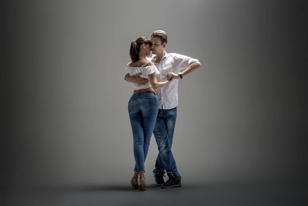 ζευγάρι χορεύει κοινωνική danse - Φωτογραφία, εικόνα