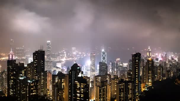 Idő telik el a éjszakai kilátás Hong Kong a Victoria Peak.4k klip  - Felvétel, videó