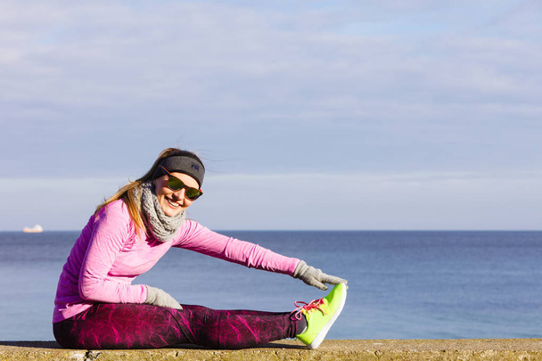Woman fitness sport girl training outdoor in cold weather - Fotó, kép