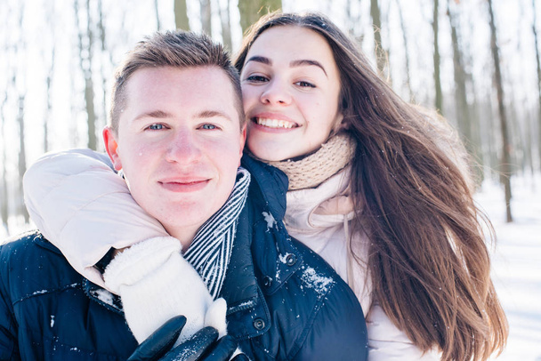 couple having fun in snowy park - Zdjęcie, obraz