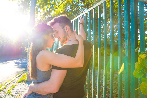 Young HipHop Couple in a urban environment	 - Foto, Imagen