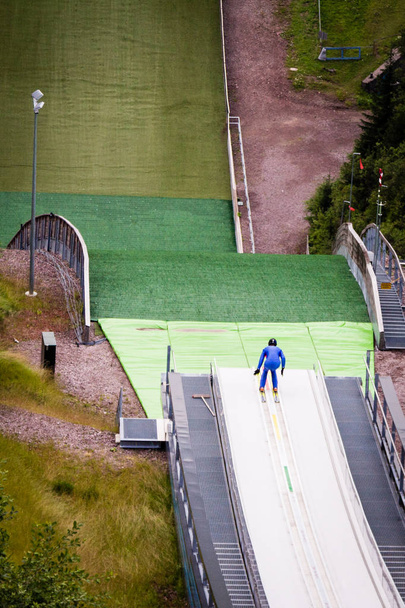 Skoczek narciarski przed odlotem - Zdjęcie, obraz