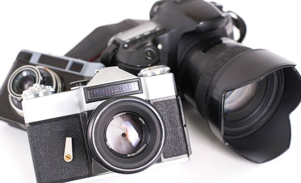 Φωτογραφική μηχανή φωτογραφιών που απομονώνονται σε λευκό φόντο. Κοντινό πλάνο. - Φωτογραφία, εικόνα