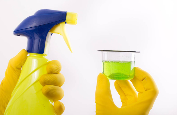 Dosis química para la limpieza de la casa
 - Foto, Imagen