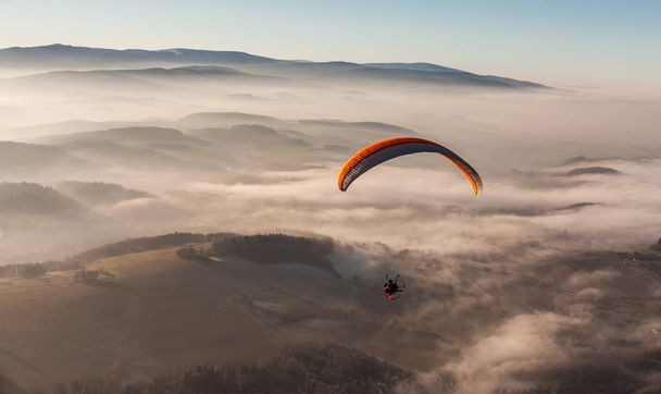 woman paramotor flying over the clouds - Φωτογραφία, εικόνα