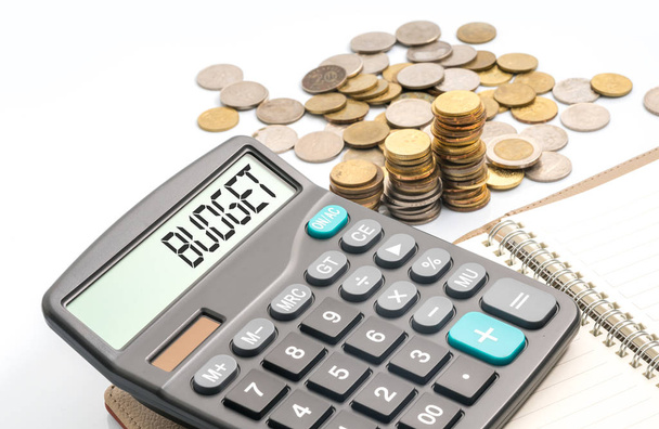 Monete e calcolatrice con testo concettuale finanziario
 - Foto, immagini