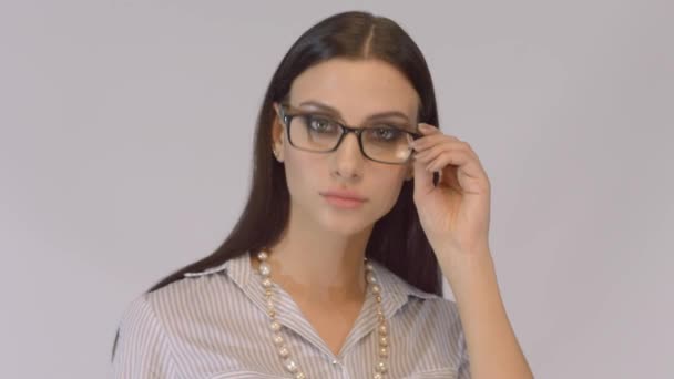 Smiling brunette business woman wearing white shirt and glasses. - Filmati, video