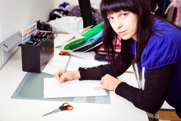 Fashion Designer In Her Studio - Foto, Imagen