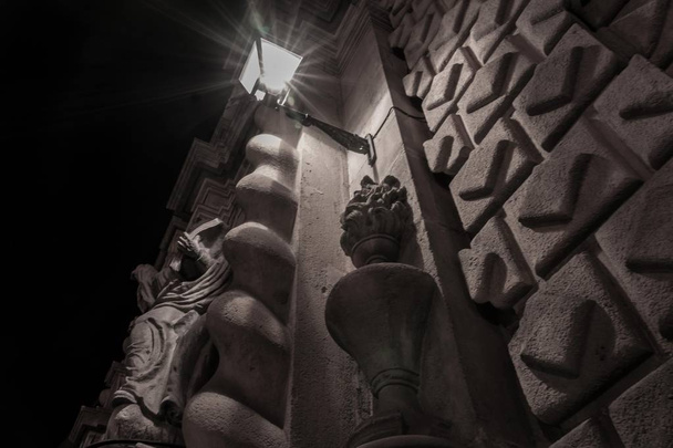 Ulica oświetlenie ozdobny Kamień ściana - Zdjęcie, obraz