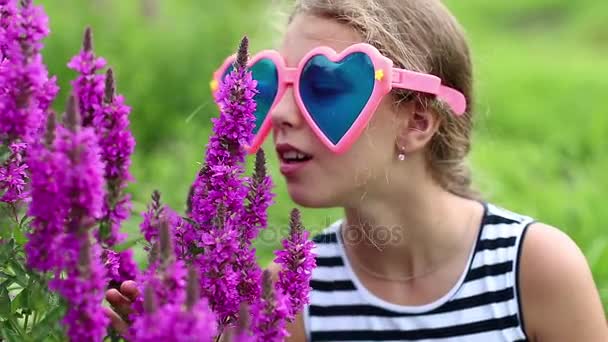 Gir smells flowers - Footage, Video