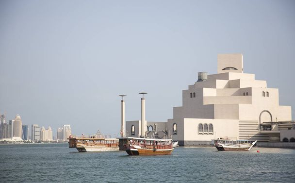 Traditionl dhows en Doha
 - Foto, imagen