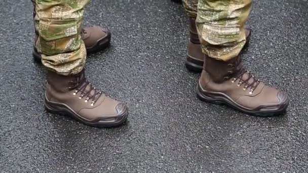 soldados en uniforme militar  - Metraje, vídeo