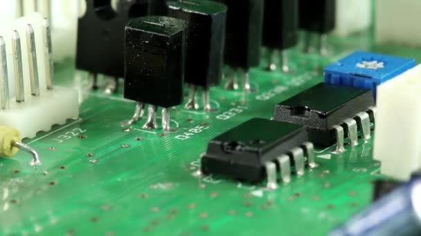 Microcircuito chip com componentes eletrônicos
 - Filmagem, Vídeo
