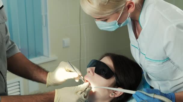 assistant oversees work treating of dentist in dental clinic office - Πλάνα, βίντεο
