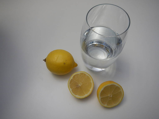glass of pure water with lemon - Fotoğraf, Görsel