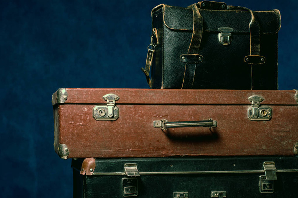 Stack of old suitcases - 写真・画像