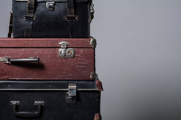 Background stack of old suitcases - Foto, Bild