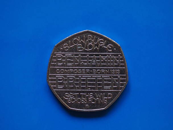 Двадцать монет Пенса, Великобритания на голубом фоне
 - Фото, изображение