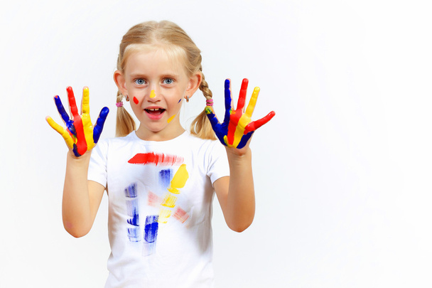 щаслива дитина з фарбою на руках
 - Фото, зображення