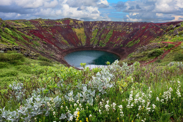 アイスランドで krater Kerid - 写真・画像