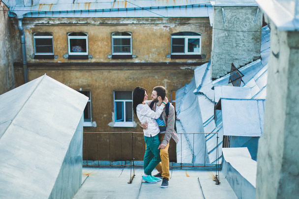 couple walking on the roofs of St. Petersburg.  - Фото, изображение