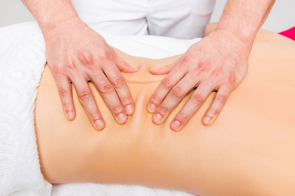 Schießen im Büro Massage-Masseur, Hände in Nahaufnahme - Foto, Bild