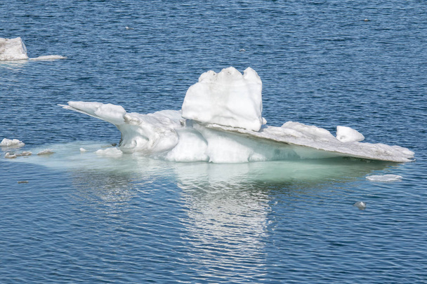 таяние арктического многолетнего льда
 - Фото, изображение