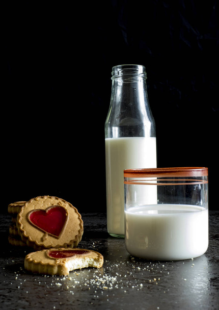 Milch und Kekse - Foto, Bild