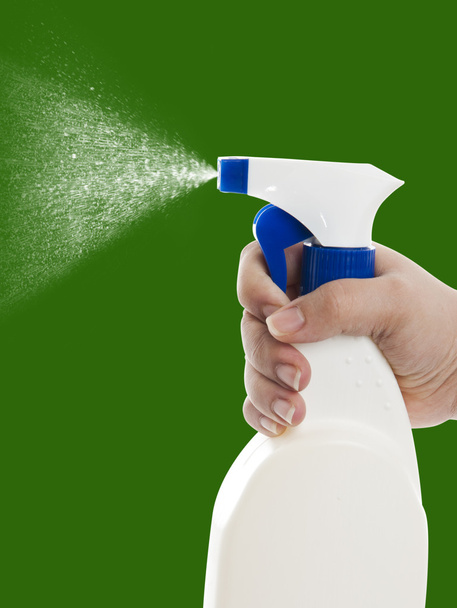 Tisztító Spray palackot a zöld kéz - Fotó, kép