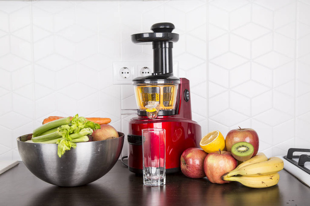 juicing fresh beautiful bright vegetables and fruits - Foto, immagini