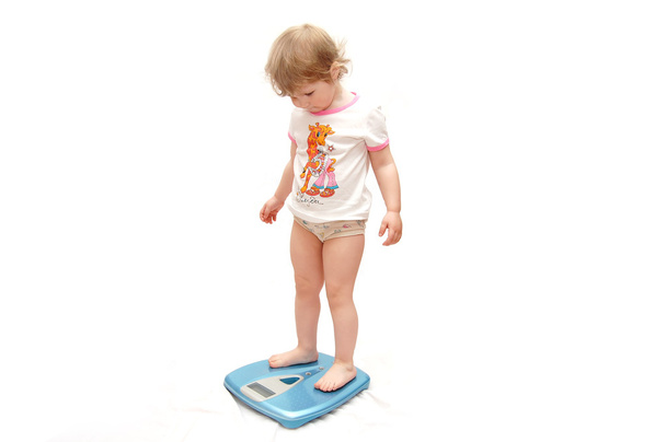 The little girl measures the weight - Fotografie, Obrázek