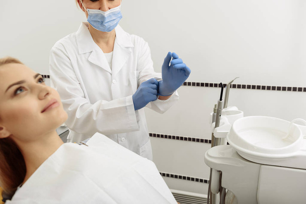 Odontologist preparing to explore patient - Photo, image