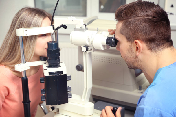 Ophthalmologist measuring intraocular pressure of young woman in clinic - Foto, Imagem