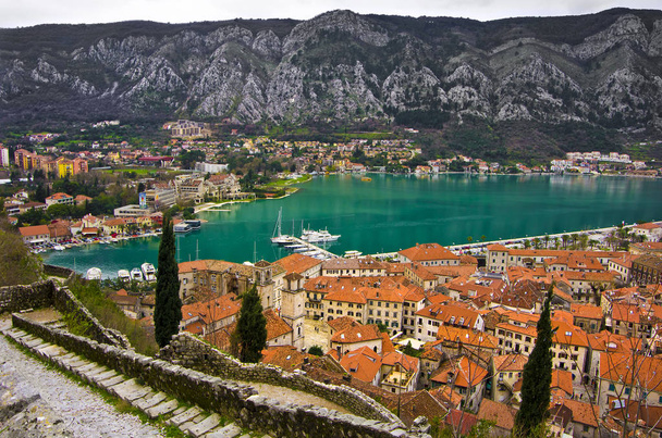 Baai van Kotor en de oude stad van Kotor, Montenegro - Foto, afbeelding