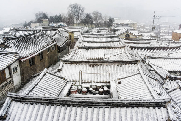 bukchon hanok village w zimie - Zdjęcie, obraz
