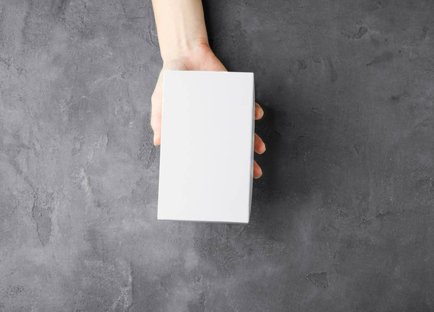Female hand with white box - Fotografie, Obrázek