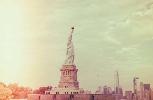 Özgürlük Anıtı, New York City, Amerika Birleşik Devletleri. (Filtre uygulanmış resim prosedürü - Fotoğraf, Görsel