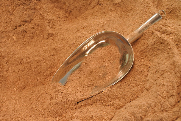 Prášek z kořene rostliny pepře používané k výrobě nápoje Kava - Fotografie, Obrázek
