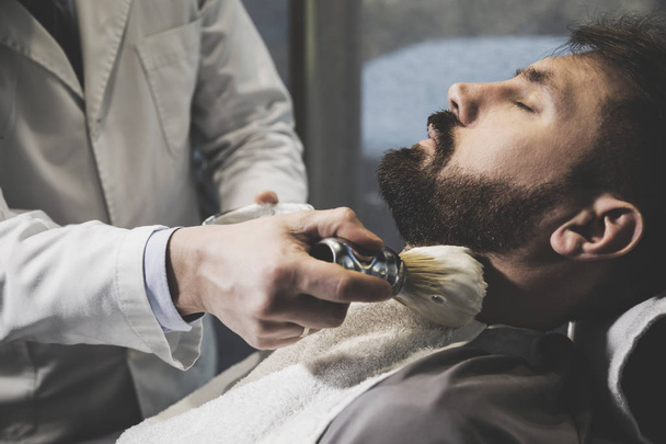 man during shaving - Фото, зображення