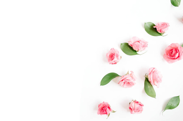 Pink roses on white background - Foto, afbeelding