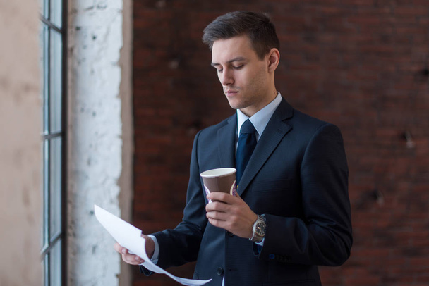 Businessman drinking coffee. - Фото, зображення