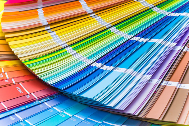 Rueda de color para elegir el tono de pintura
 - Foto, Imagen