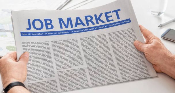 člověk čtení novin s titulkem pracovní trh - Fotografie, Obrázek