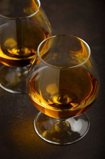 Glass of brandy or cognac on the old rusty background - Foto, Bild
